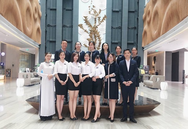 Quản lý và kinh doanh khách sạn