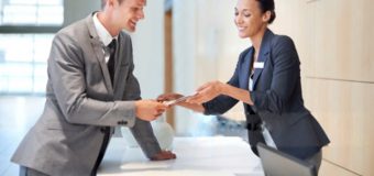 5 điều nhân viên cần tránh khi giao tiếp với khách nước ngoài trong khách sạn